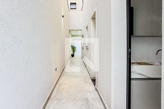 Corredor de casa à venda com 4 quartos, 229m² em Vila Anhanguera, São Paulo