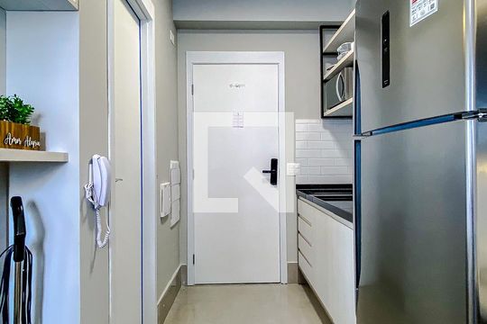 Cozinha de kitnet/studio para alugar com 1 quarto, 21m² em Paraíso, São Paulo