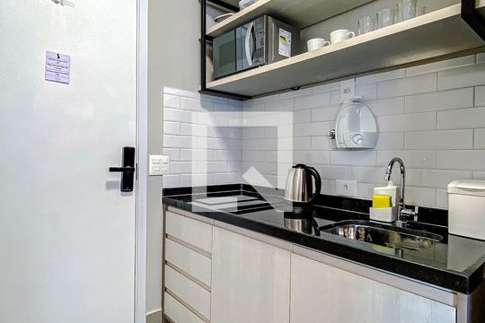 Cozinha de kitnet/studio para alugar com 1 quarto, 21m² em Paraíso, São Paulo