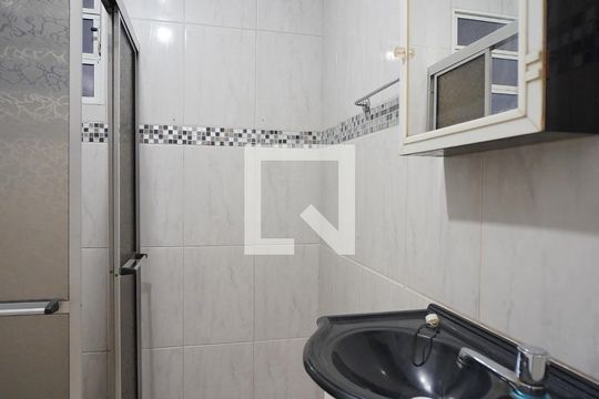 Banheiro de apartamento à venda com 1 quarto, 40m² em Petrópolis, Porto Alegre
