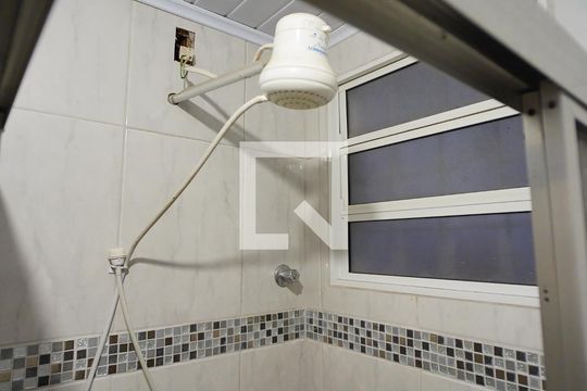 Banheiro de apartamento à venda com 1 quarto, 40m² em Petrópolis, Porto Alegre