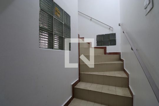Escada de casa para alugar com 4 quartos, 331m² em Vila Anglo Brasileira, São Paulo