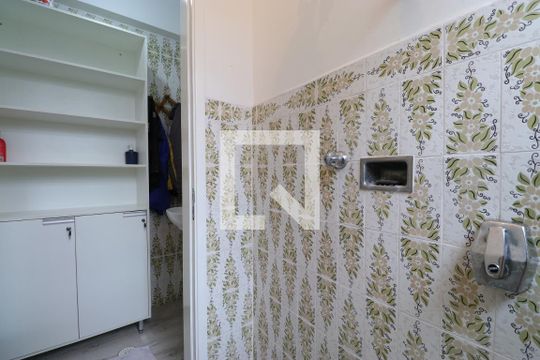 Banheiro Garagem 1 de casa para alugar com 4 quartos, 331m² em Vila Anglo Brasileira, São Paulo