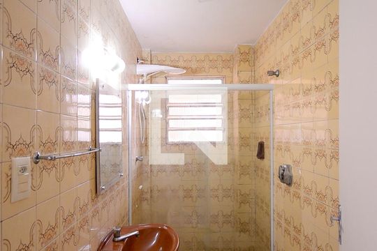 Banheiro de apartamento para alugar com 2 quartos, 100m² em Aclimação, São Paulo