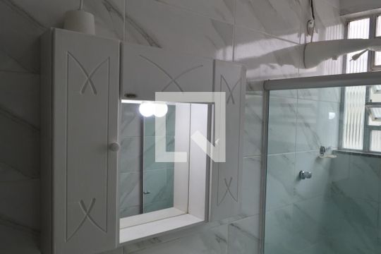 Banheiro de apartamento para alugar com 2 quartos, 60m² em Jacarepaguá, Rio de Janeiro