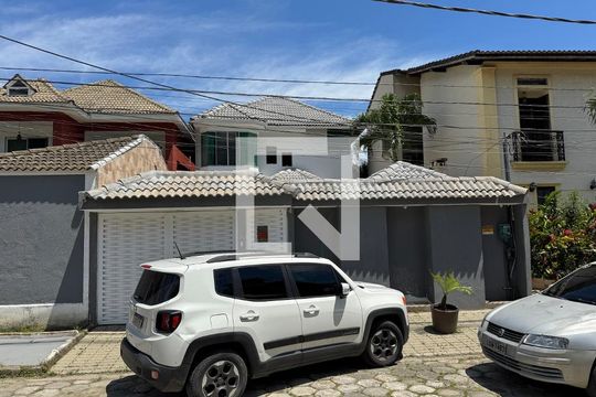 Fachada de casa à venda com 4 quartos, 350m² em Recreio dos Bandeirantes, Rio de Janeiro