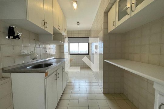 Cozinha de apartamento à venda com 2 quartos, 65m² em Jardim Ester, São Paulo