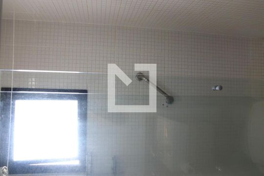 Banheiro de kitnet/studio para alugar com 1 quarto, 27m² em Setor Marista, Goiânia