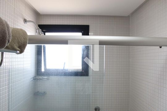 Banheiro de kitnet/studio para alugar com 1 quarto, 27m² em Setor Marista, Goiânia