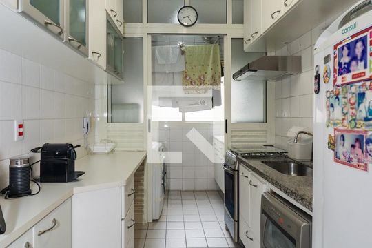 Cozinha de apartamento para alugar com 3 quartos, 75m² em Vila Andrade, São Paulo