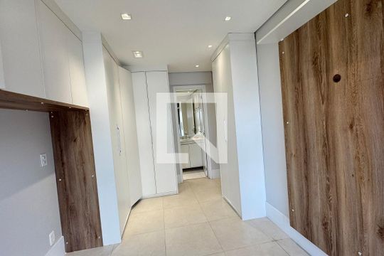 Suíte 1 de apartamento à venda com 2 quartos, 76m² em Empresarial 18 do Forte, Barueri