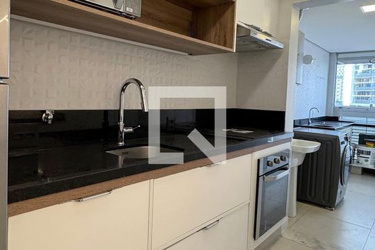 Cozinha de apartamento à venda com 2 quartos, 76m² em Empresarial 18 do Forte, Barueri
