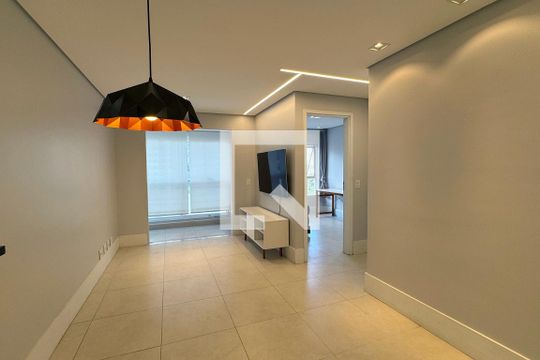 Sala de apartamento à venda com 2 quartos, 76m² em Empresarial 18 do Forte, Barueri