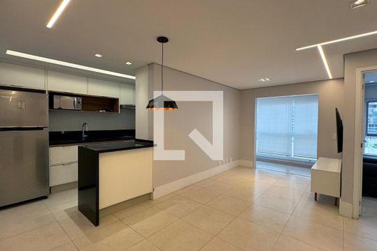 Apartamento à venda com 2 quartos, 76m² em Empresarial 18 do Forte, Barueri