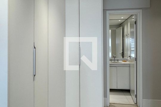 Suíte 1 de apartamento à venda com 2 quartos, 76m² em Empresarial 18 do Forte, Barueri