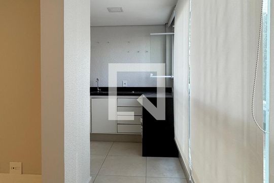 Sacada de apartamento à venda com 2 quartos, 76m² em Empresarial 18 do Forte, Barueri