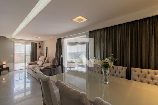 Apartamento à venda com 4 quartos, 202m² em Vila Augusta, Guarulhos