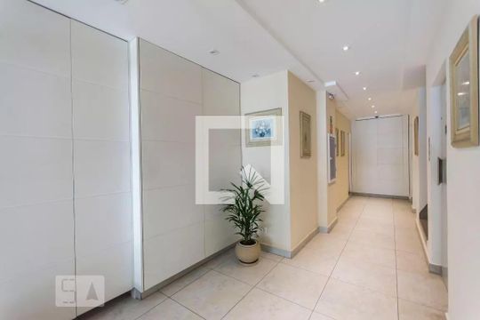 Hall social de apartamento para alugar com 2 quartos, 85m² em Vila Nova Conceição, São Paulo