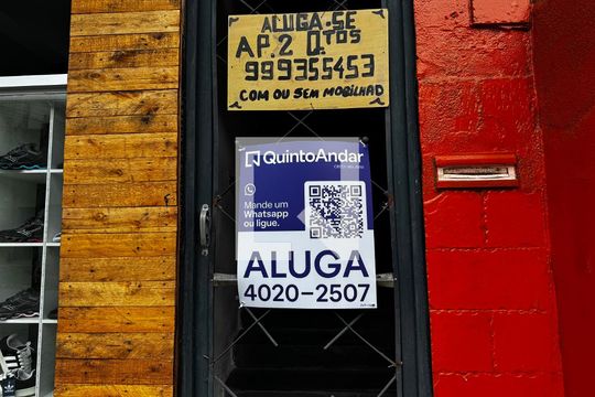 Plaquinha quinto andar de apartamento para alugar com 2 quartos, 60m² em Goiânia, Belo Horizonte