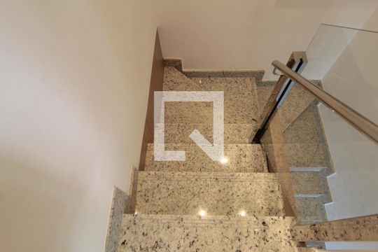Escadas de apartamento à venda com 4 quartos, 160m² em Liberdade, Belo Horizonte