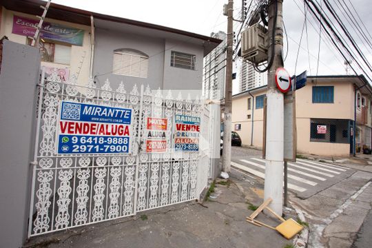 FACHADA de casa à venda com 3 quartos, 200m² em Santana, São Paulo