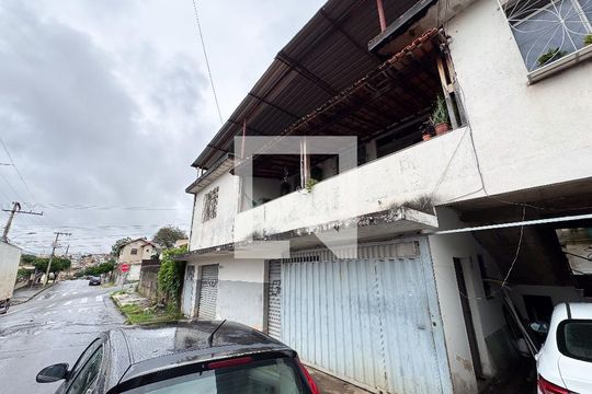 Área externa de casa à venda com 3 quartos, 360m² em Santa Helena, Belo Horizonte