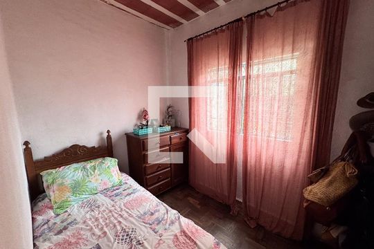 Quarto de casa à venda com 3 quartos, 360m² em Santa Helena, Belo Horizonte