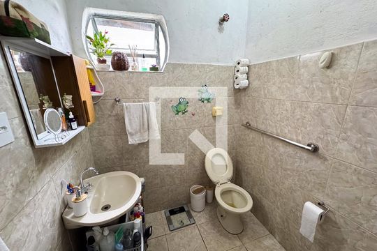 Banheiro de casa à venda com 3 quartos, 360m² em Santa Helena, Belo Horizonte