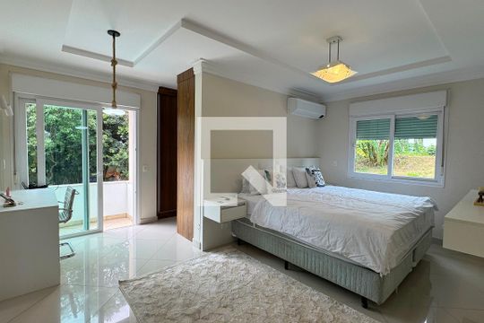 Suíte 1 de casa de condomínio para alugar com 3 quartos, 350m² em Jardim Julio, Barueri
