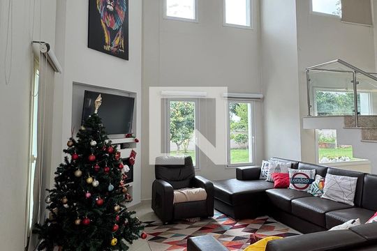 Sala de casa de condomínio para alugar com 3 quartos, 350m² em Jardim Julio, Barueri