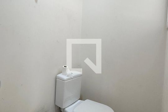 Lavabo de casa de condomínio para alugar com 3 quartos, 350m² em Jardim Julio, Barueri