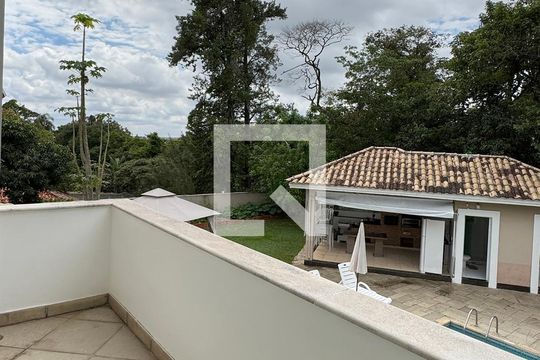 sacada da Suíte 1 de casa de condomínio para alugar com 3 quartos, 350m² em Jardim Julio, Barueri