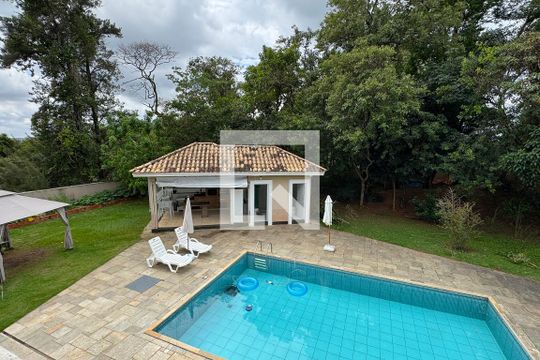 vista da Suíte 1 de casa de condomínio para alugar com 3 quartos, 350m² em Jardim Julio, Barueri