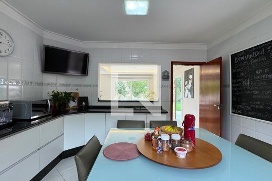 Cozinha de casa de condomínio para alugar com 3 quartos, 350m² em Jardim Julio, Barueri