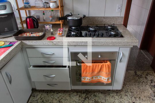 Cozinha de casa de condomínio à venda com 3 quartos, 480m² em Loteamento Alphaville Campinas, Campinas