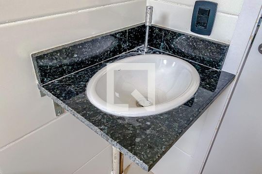 Banheiro de apartamento para alugar com 2 quartos, 50m² em Vila Formosa, São Paulo