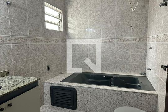 Banheiro de casa à venda com 3 quartos, 190m² em Jardim Las Vegas, Santo André