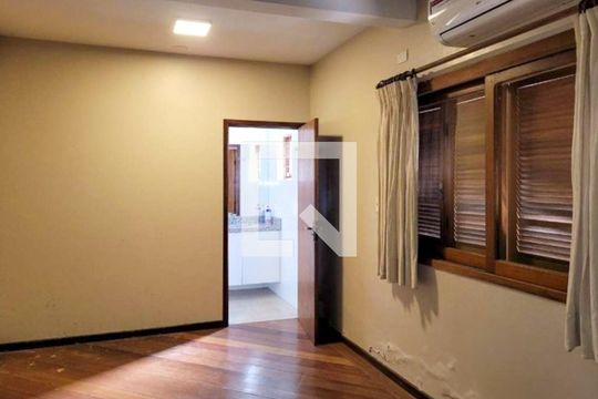 Quarto de casa à venda com 5 quartos, 358m² em Petrópolis, Porto Alegre