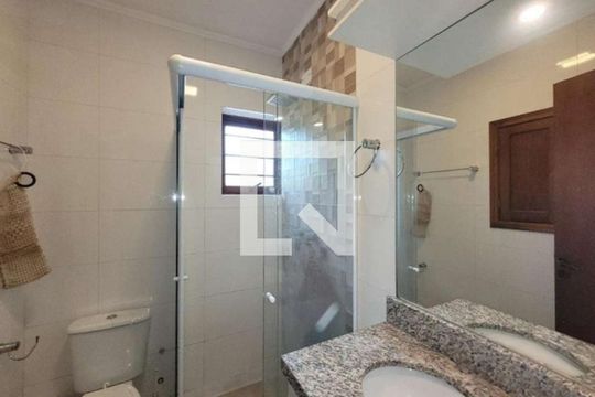 Banheiro de casa à venda com 5 quartos, 358m² em Petrópolis, Porto Alegre