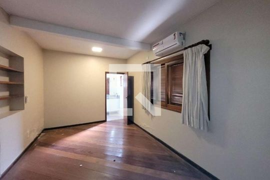 Quarto de casa à venda com 5 quartos, 358m² em Petrópolis, Porto Alegre