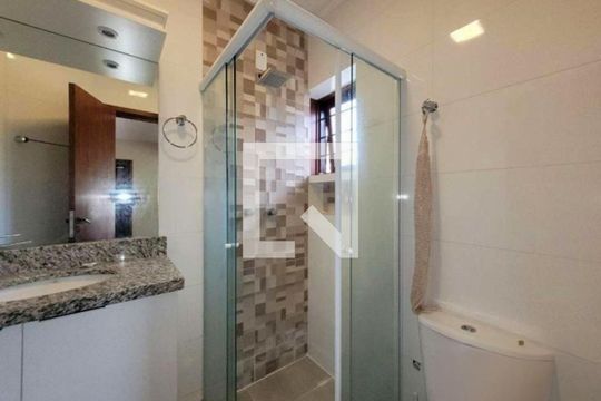 Banheiro de casa à venda com 5 quartos, 358m² em Petrópolis, Porto Alegre