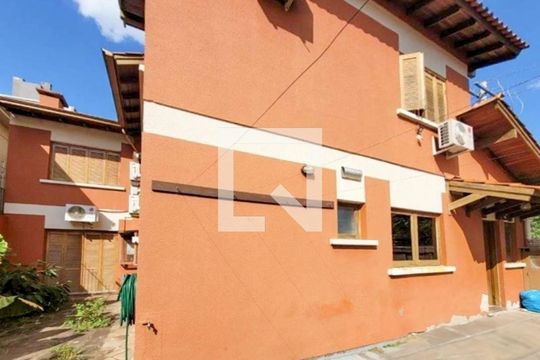 Quintal de casa à venda com 5 quartos, 358m² em Petrópolis, Porto Alegre