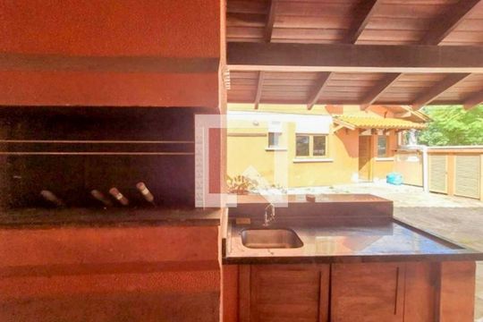 Churrasqueira de casa à venda com 5 quartos, 358m² em Petrópolis, Porto Alegre