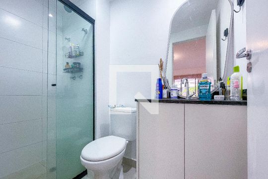 Banheiro de kitnet/studio à venda com 1 quarto, 24m² em Pinheiros, São Paulo