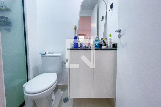 Banheiro de kitnet/studio à venda com 1 quarto, 24m² em Pinheiros, São Paulo