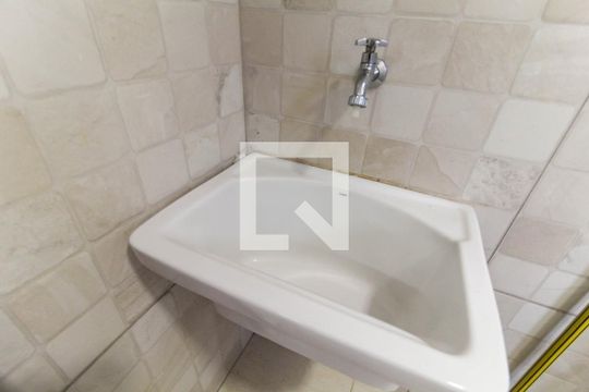Banheiro de kitnet/studio para alugar com 1 quarto, 25m² em Mooca, São Paulo