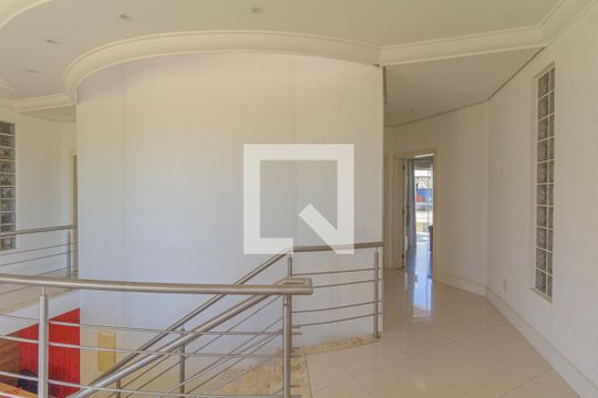 corredor de casa para alugar com 3 quartos, 360m² em Marechal Rondon, Canoas