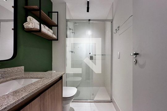 Banheiro de kitnet/studio à venda com 1 quarto, 25m² em Campo Belo, São Paulo