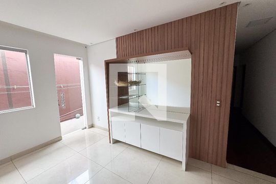 sala 2 de casa à venda com 4 quartos, 200m² em Bandeirantes, Contagem