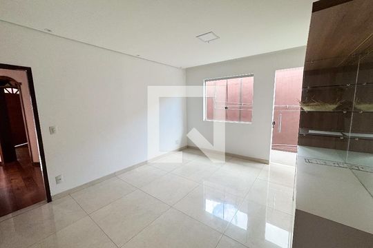 sala 2 de casa à venda com 4 quartos, 200m² em Bandeirantes, Contagem